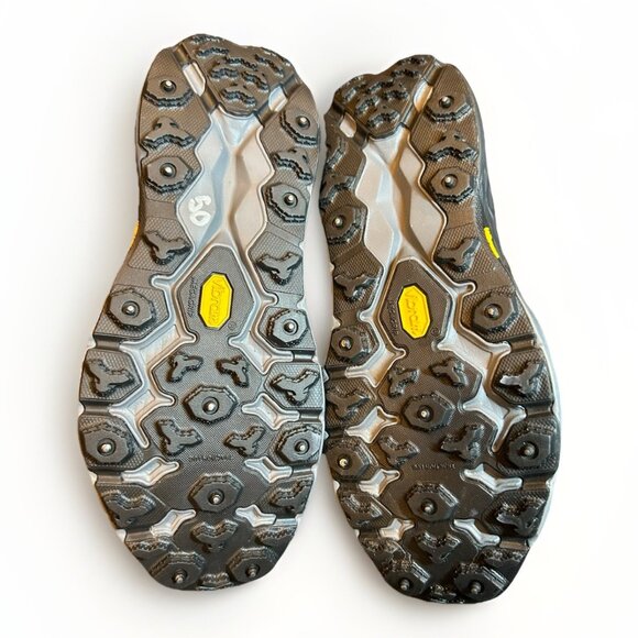 NEW Hoka One Speedgoat 5 GTX Trail Running Shoes GoreTex Women Size 10 Black Red - Picture 11 of 15